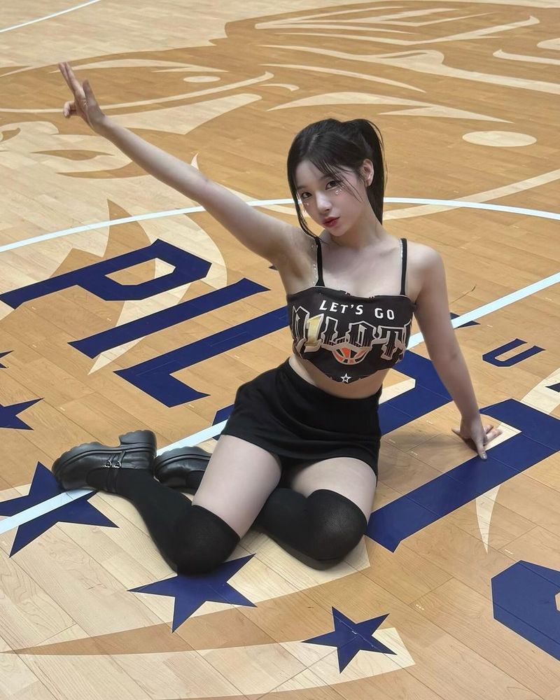 “코트 위 시선 압도”…조연주, 파격 포즈로 매혹→봄밤 팬심 흔든 반전 / 치어리더 조연주 인스타그램