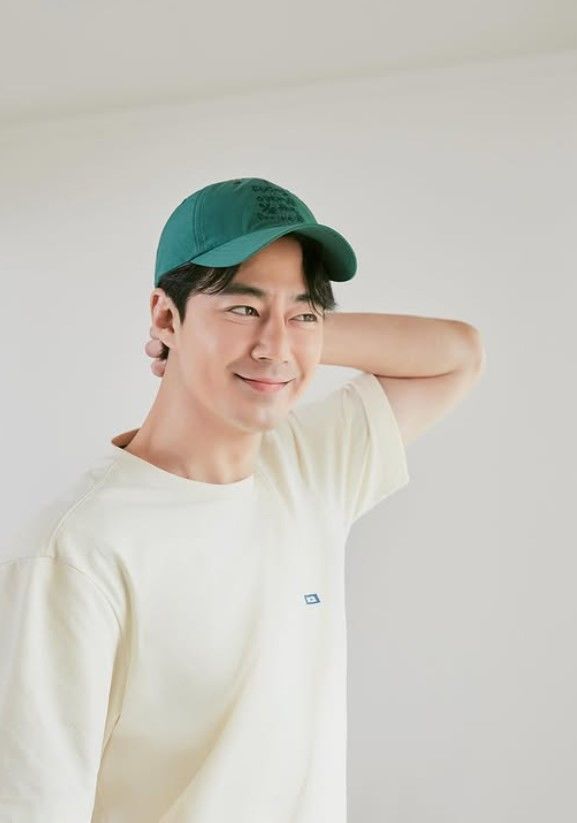 “환호성 터진 순간”…조인성, 한화 20년만의 9연승→SNS 사진으로 화답