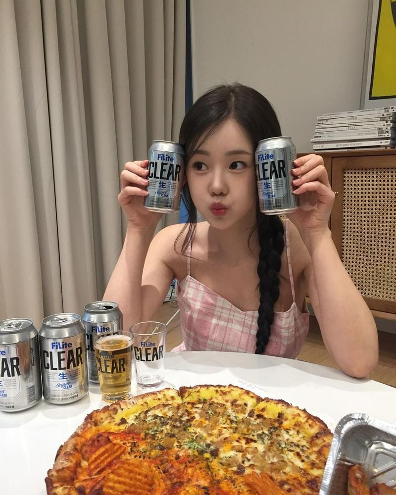 “청순+파티의 이중매력”…김민설, 투명한 시선→일상 속 설렘 / 솔로지옥4 출연자 배우 김민설 인스타그램