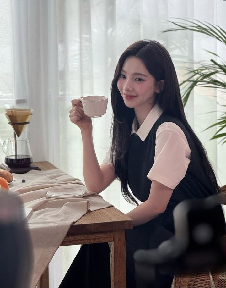 “비현실적 순수함”…에스파 카리나, 아웃도어 화보→팬들 심장 저격