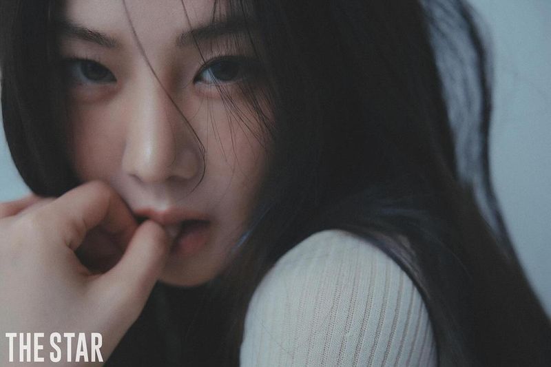 “몽환 눈빛+섬세한 손끝”…한지은, 청초함 속 깊이→감정의 파장 / 배우 한지은 인스타그램