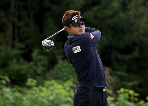 “버디 8개 폭발”…이태희, KPGA 클래식 2R 맹타→3위 도약 / 연합뉴스
