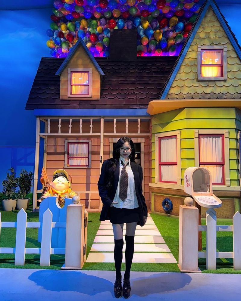“컬러풀 동화 속 현실 도발”…티파니, 아찔한 스쿨룩→설렘 증폭 / 걸그룹 소녀시대 티파니 인스타그램