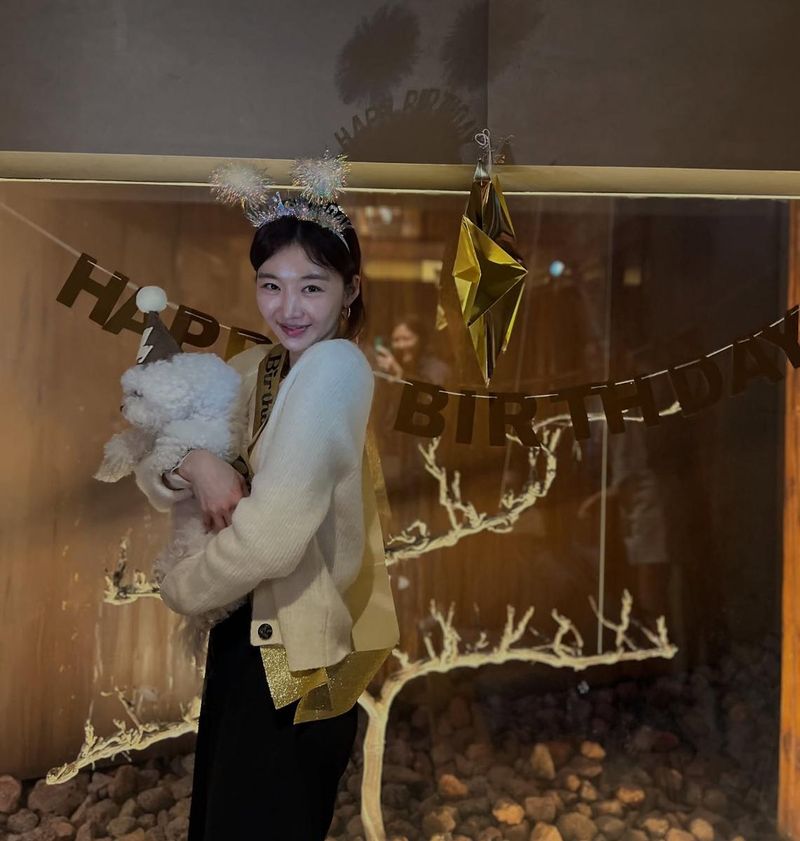 “생일 파티 반짝임+아련 미소”…장희진, 진심 담은 감사→추억 속 따스함 / 배우 장희진 인스타그램