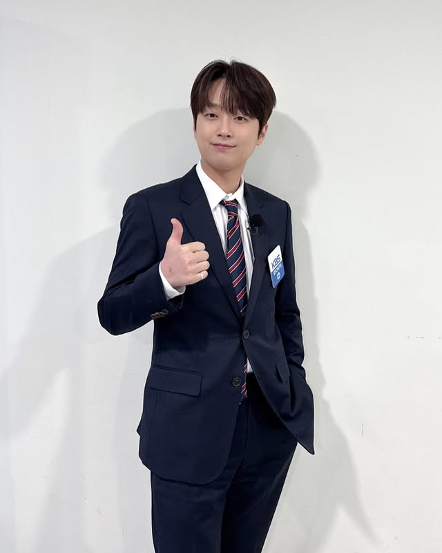따봉 날리며 행운을 선물하는 '명해설가' 이찬원, 심장 쫄깃하게 재밌을 '뽈룬티어' 본방사수 독려