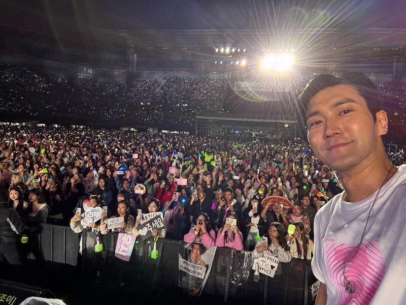 “환희의 야광 파도”…최시원, 거대한 무대 위→심장 뛰는 환영 / 그룹 슈퍼주니어 최시원 인스타그램
