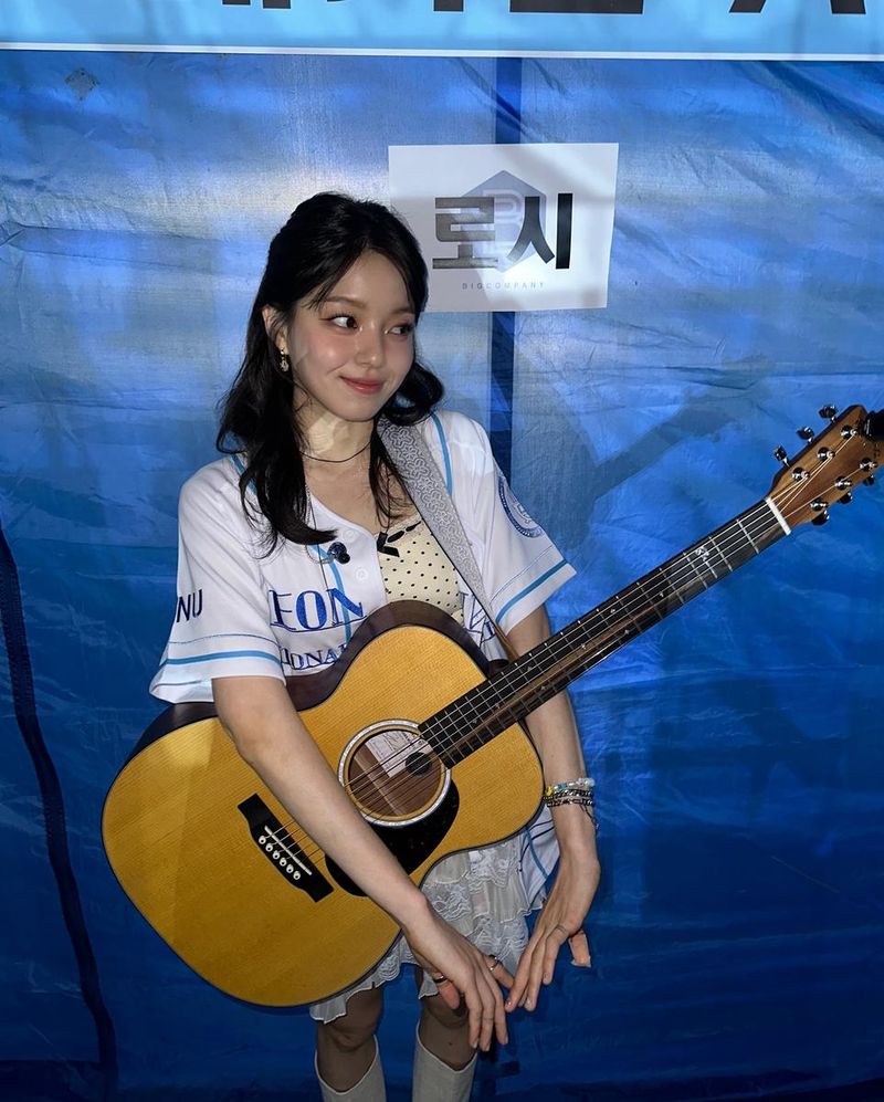 “또 만난 반가움”…로시, 전주 밤공기→설레는 시선 / 가수 로시 인스타그램