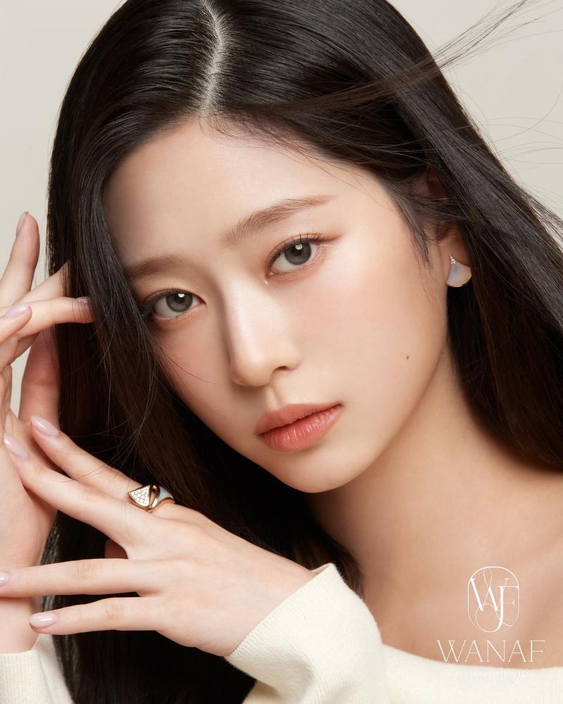 “새로 깨어난 나”…김민주, 청초한 시선→감성 대폭발 / 걸그룹 아이즈원 김민주 인스타그램