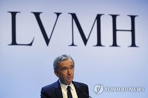 ‘LVMH’ 회장, EU에 미·EU 관세협상 촉구…코냑 업계 관세 리스크 경고