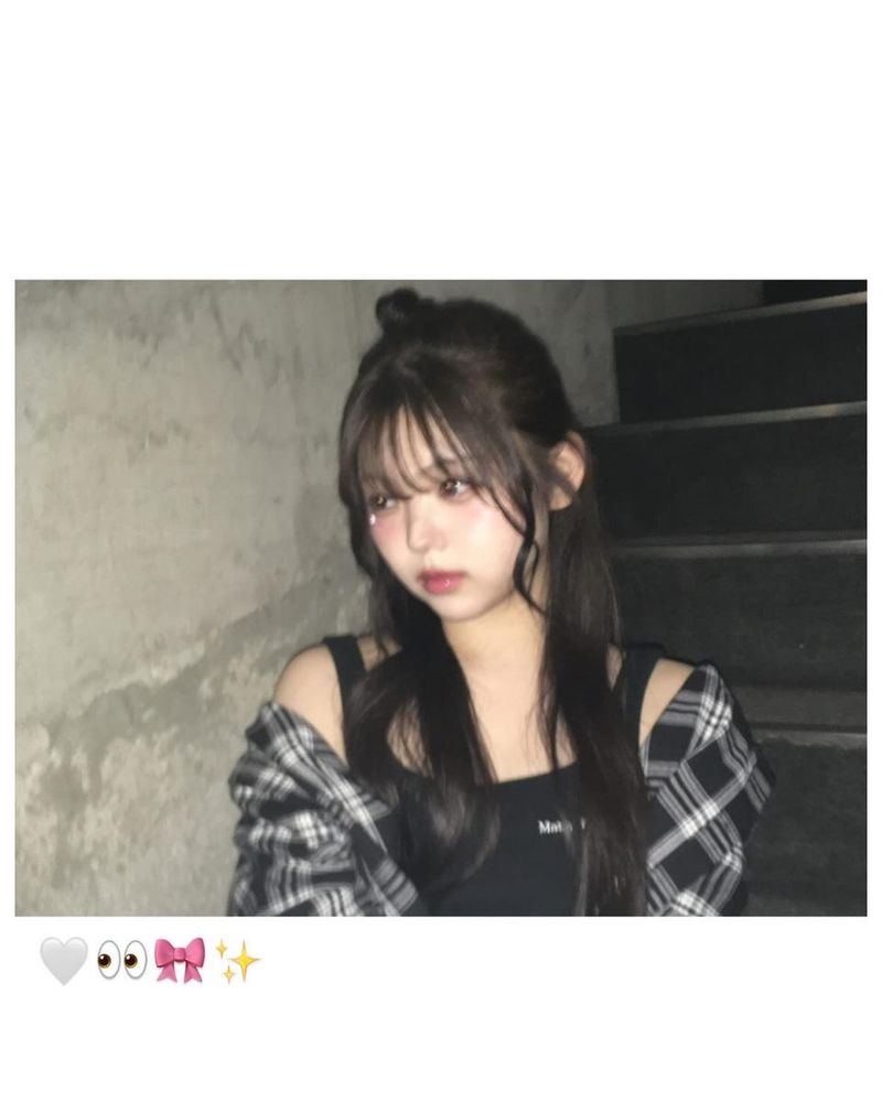 “내 리본 어때”…리원, 무심한 시선 속 새로운 단장→청초함 폭발 / 걸그룹 클라씨 리원 인스타그램