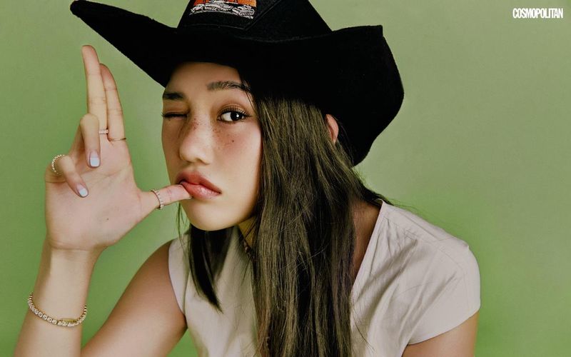 “어제보다 손톱만큼 성장”…미미, ‘지구오락실3’ 활력→긍정 에너지 전했다 / 코스모폴리탄