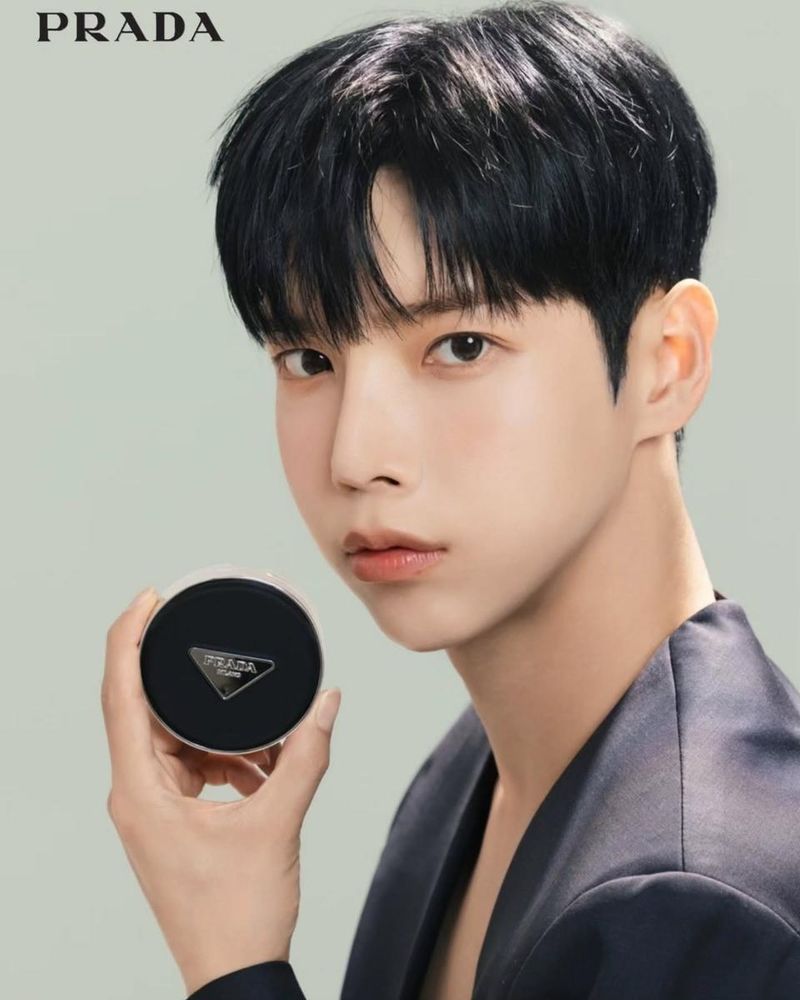 “빛은 가볍고 피부는 완벽하게”…현우, 투명한 시선→프라다 무드 소환 / 배우 현우 인스타그램