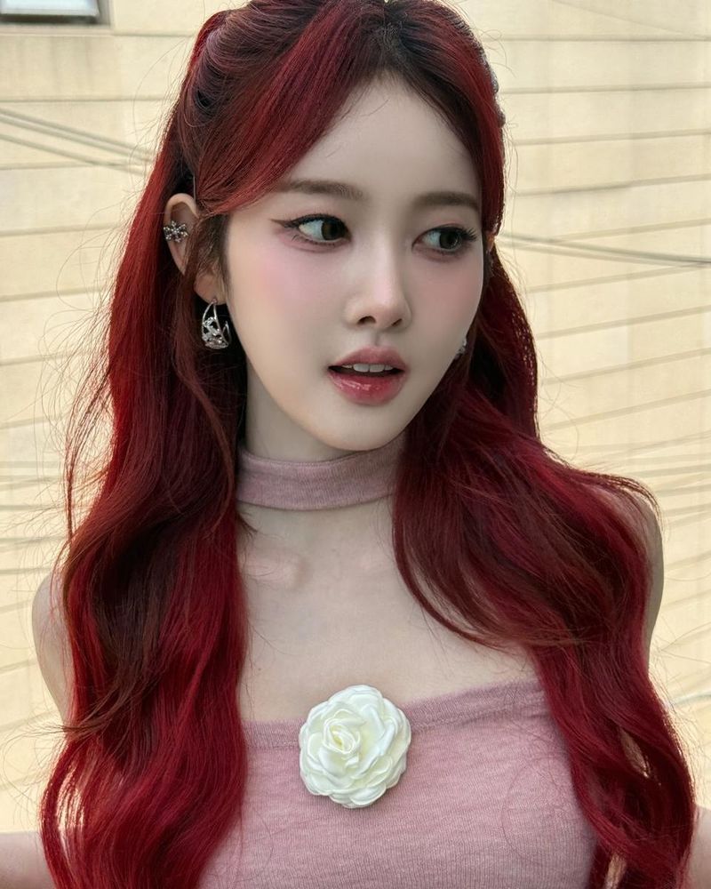 “6월아 어서와 언제와아”…스테이씨 시은, 설렘 가득 붉은빛→로맨틱 여신 / 스테이씨 시은 인스타그램