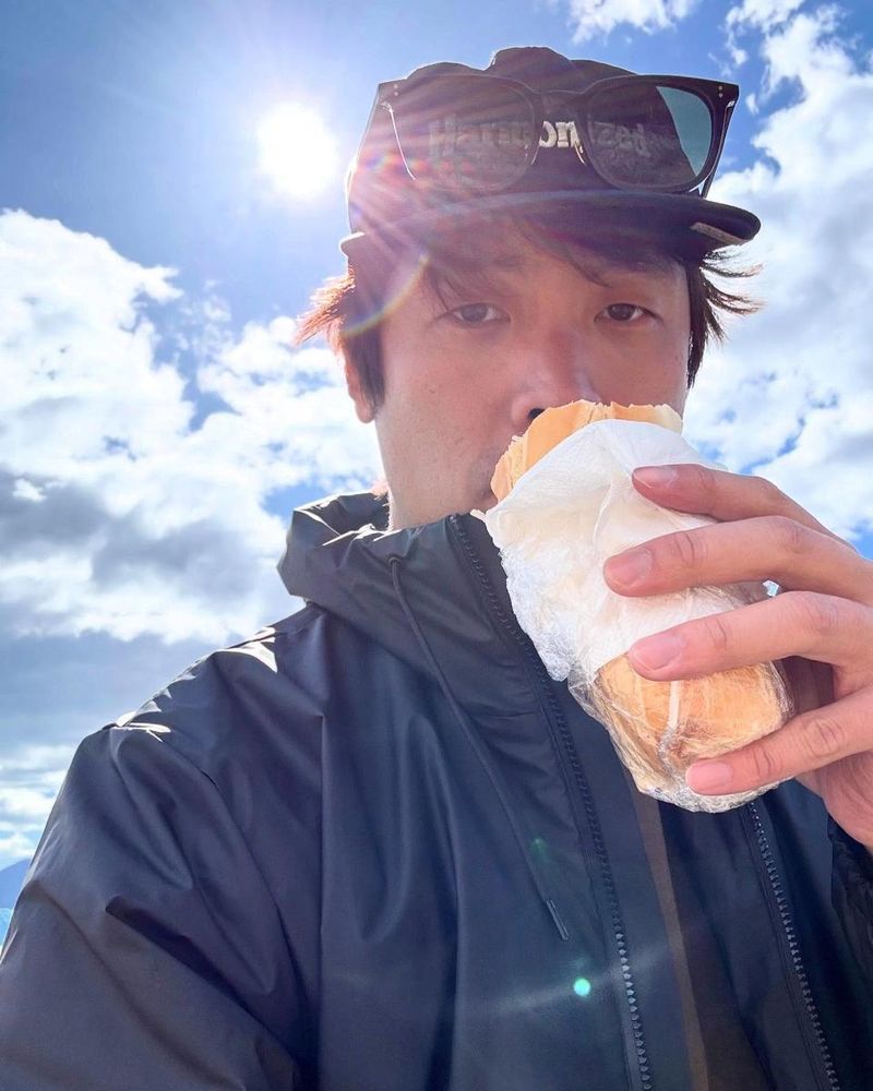 “강렬한 햇살 아래서 멈춘 시선”…최다니엘, 깊이 있는 여행→순간을 음미하다 / 배우 최다니엘 인스타그램