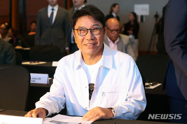 “나무 아래에서 약속한 미래”…이수만, LA 17억 모금→도시 녹지 기적