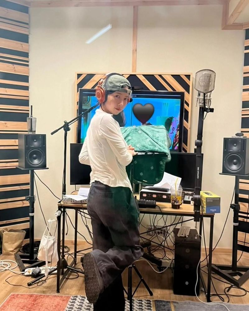 “단골식당이라며 미소”…주현영, 모자 쓴 채 녹음실→일상 속 자유 / 배우 주현영 인스타그램