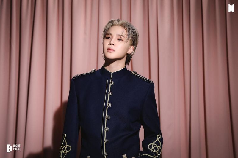 “거리 가득 메운 축하 물결”…방탄소년단(BTS) 지민, 전역·12주년 앞두고 팬 응원→서울 들썩