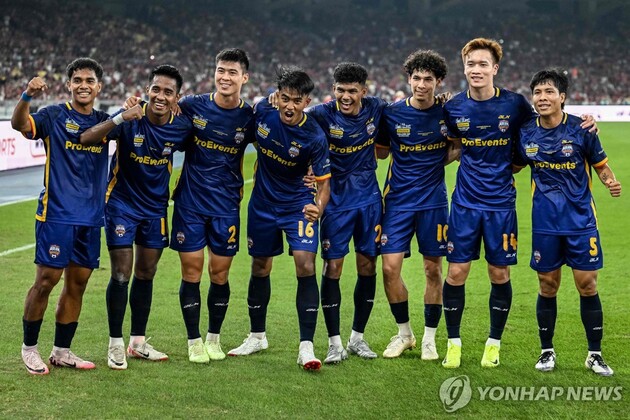 “결승골 작렬”…마웅 마웅 르윈, 맨유전 선제득점→김상식호 AFF 올스타 1-0 승리 / 연합뉴스