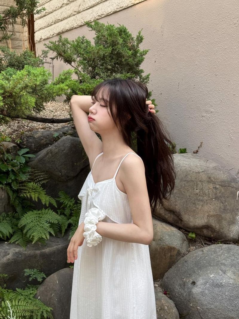 “조용한 여름 시작”…우주소녀 여름, 햇살 아래 청순→감성 폭발 / 걸그룹 우주소녀 여름 인스타그램