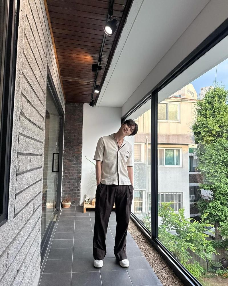 “나른한 오후의 기분”…도영, 여유와 설렘→초여름 감성 빛나다 / 그룹 NCT 도영 인스타그램