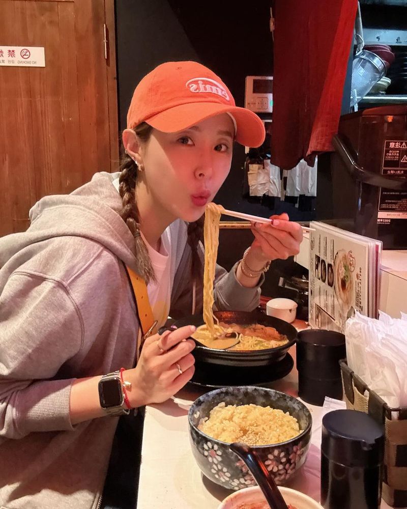 “또 먹고 싶은 라멘보다 계란밥”…신지, 꾸밈없는 일상→솔직함으로 더 빛난 미소 / 코요태 신지 인스타그램