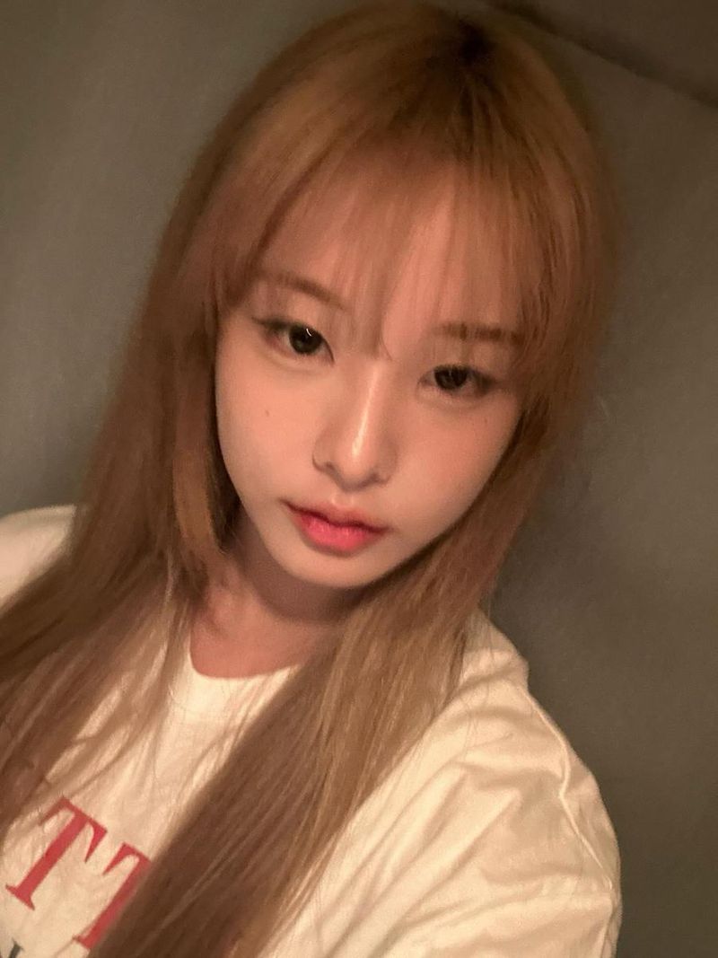 “왐마 날씨 더버라”…선유, 흐린 눈빛→여름 감성 극대화 / 걸그룹 클라씨 선유 인스타그램