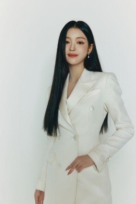 “새로운 꿈 향한 약속”…오마이걸 유아, 사람엔터 합류→배우 도전