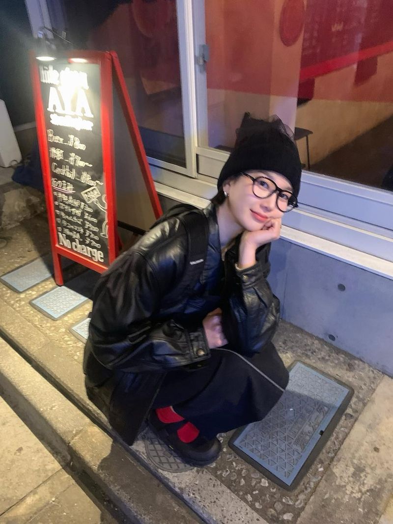 “사계절을 견뎌낸 눈빛”…장희령, 검은 가죽의 밤→시선 압도 순간 / 배우 장희령 인스타그램