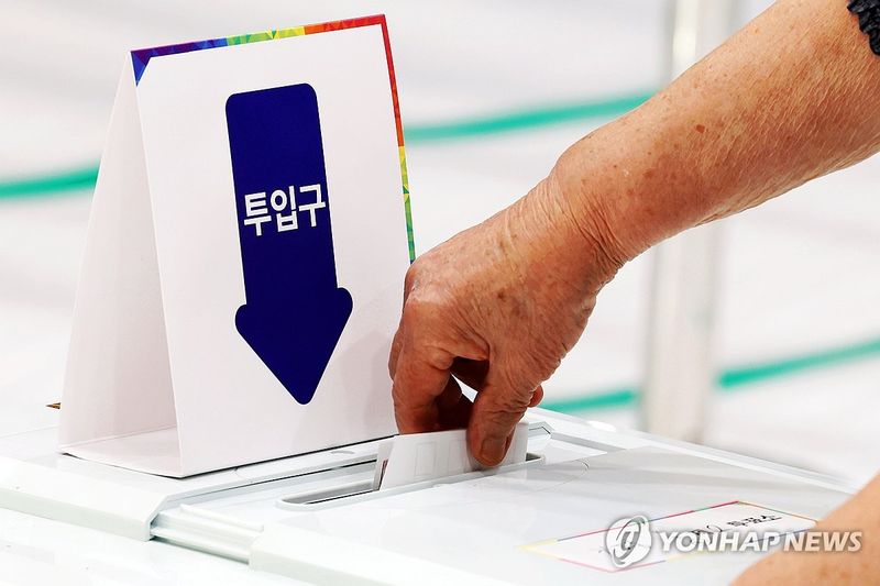 광주 60대 투표지 훼손 파문