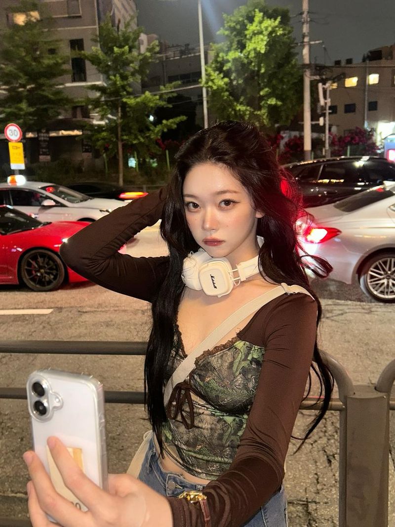 “밤공기 닮은 시선”…츠키, 도심의 여름→묘한 분위기 / 걸그룹 빌리 츠키 인스타그램