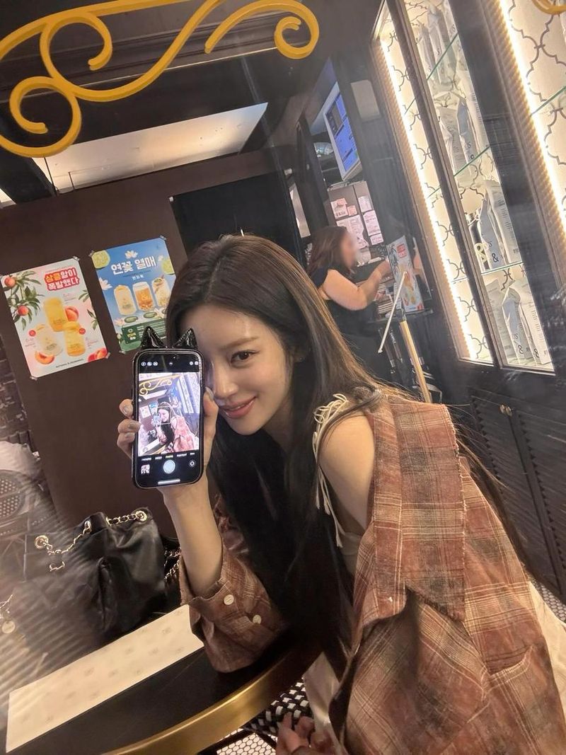 “Some days are diamonds”…홍지윤, 부드럽게 번진 미소→따사로운 여름밤 반전 / 배우 홍지윤 인스타그램