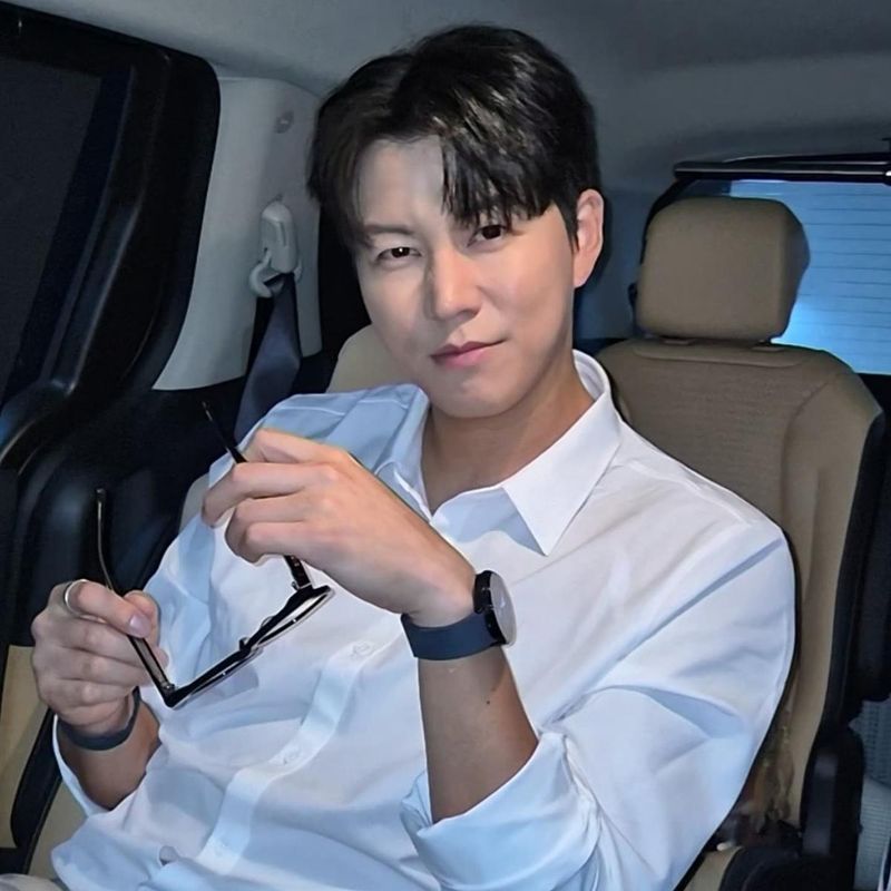 “피부랑 턱선에 진심”…신지훈, 초여름 저녁→차분한 남성미 폭발 / 배우 신지훈 인스타그램