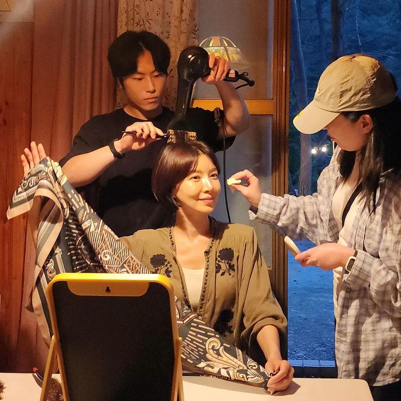 “용건아…고마워”…윤세아, 따스함 머문 순간→현장 비하인드 감도는 밤 / 배우 윤세아 인스타그램