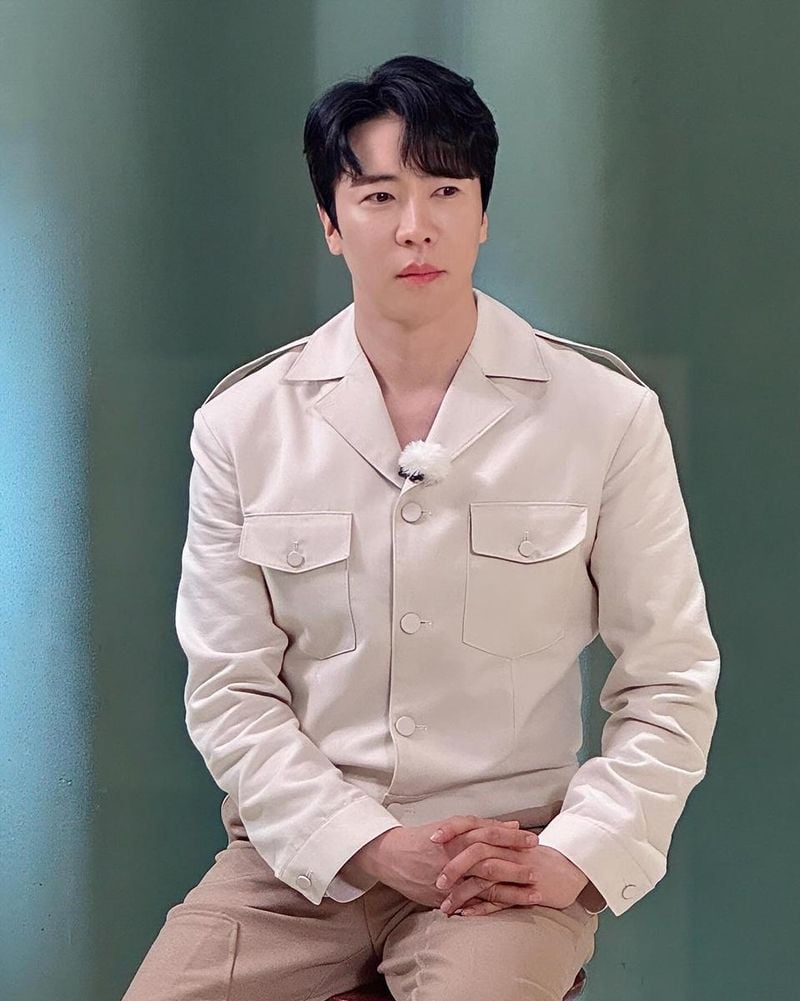 “조금은 특별했던 하루”…에녹, 따뜻한 미소로 전한 여름 오후→온기 담긴 시선 / 가수 에녹 인스타그램