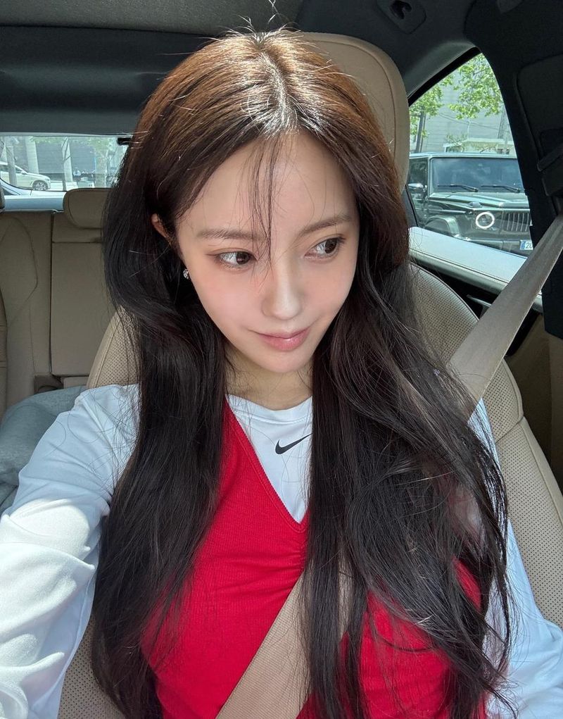 “회의는 계속된다”…효민, 빛나는 미소→초여름 일상에 청량한 여운 / 걸그룹 티아라 효민 인스타그램