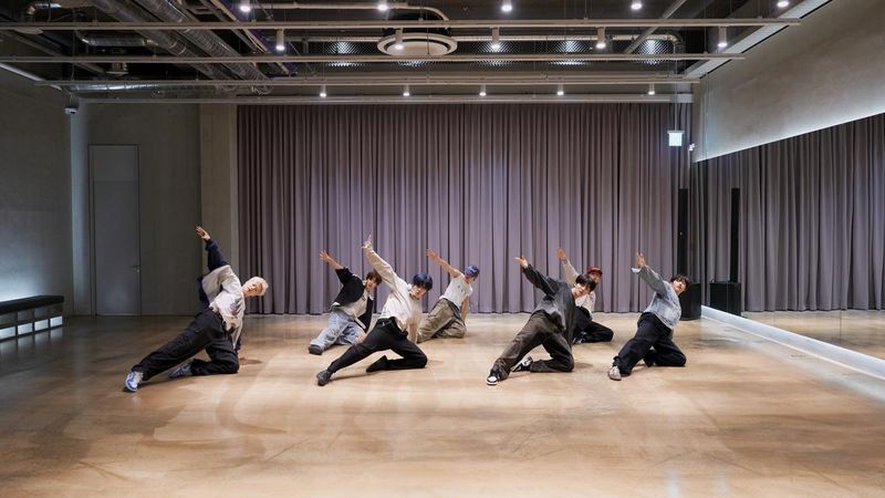 “환상 호흡에 숨 멎은 순간”…클로즈 유어 아이즈, ‘빗속에서 춤추는 법’ 안무→새로운 무드 폭발 / 언코어