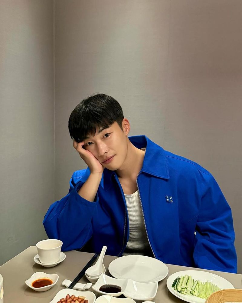 “푸른 저녁, 잠시 머문 생각”…우도환, 고요한 식탁→청량한 여운 / 배우 우도환 인스타그램