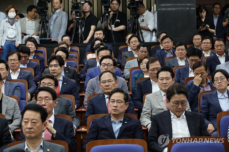 국민의힘 경선, 보이지 않는 손이 움직인다…차기 원내대표 두 축 대결→계파갈등의 파장