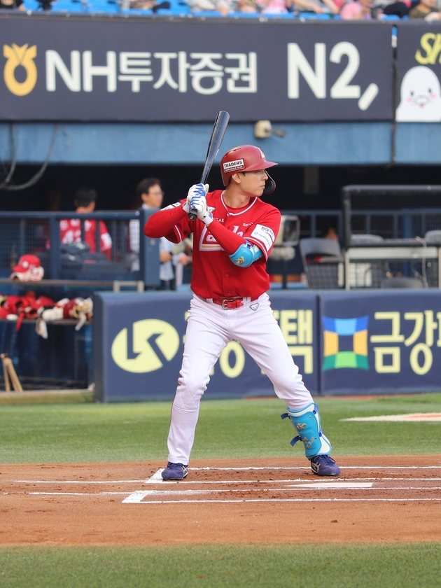 “3안타 맹타”…김성욱, LG전 맹활약→SSG 6-2 승리 견인 / 연합뉴스