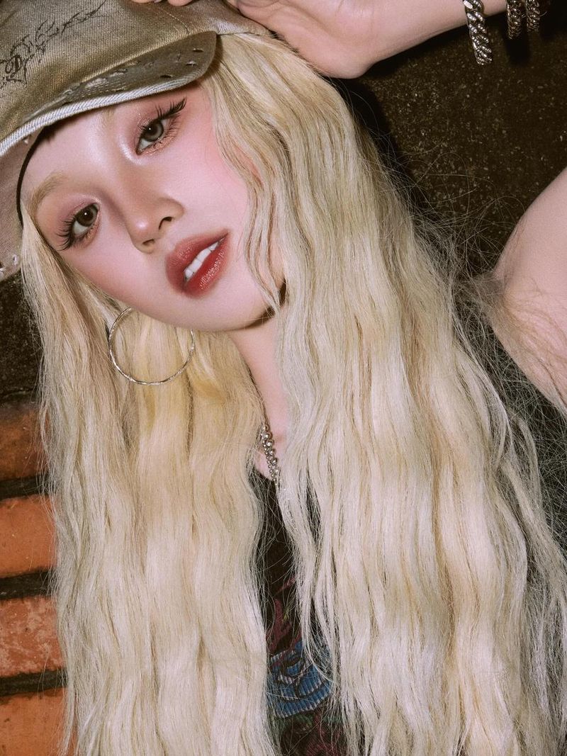 “달라진 여름, 깊어진 눈빛”…우기, 빈티지 무드→강렬 여운 / 걸그룹 아이들 우기 인스타그램