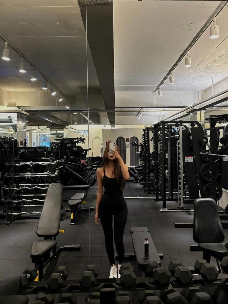 “운동도 분위기있게”…배지연, 고요한 여름밤→블랙핏의 존재감 / 솔로지옥4 출연자 모델 배지연 인스타그램