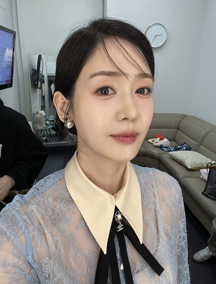 “여전히 청순한 순간”…성유리, 대기실 셀카 속 미소→44세 믿기지 않는 아우라