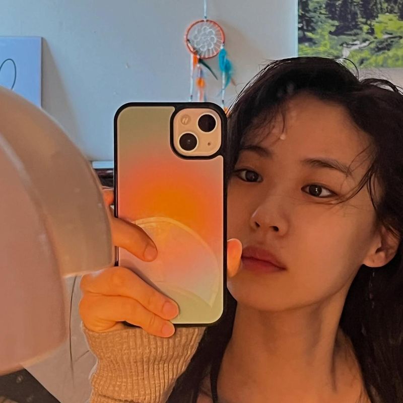 “포토존에서 멈춘 시선”…이이담, 맨얼굴 오후→고요한 자화상 / 배우 이이담 인스타그램