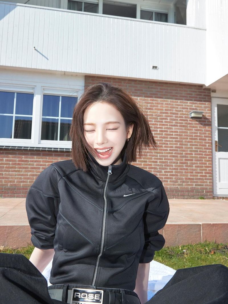 “눈부신 오후의 자유”…카리나, 싱그러운 웃음→초여름 매력 / 걸그룹 에스파 카리나 인스타그램