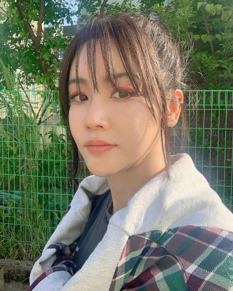“리나”…황우슬혜, 초록빛 초여름→청초한 햇살 셀카 / 배우 황우슬혜 인스타그램