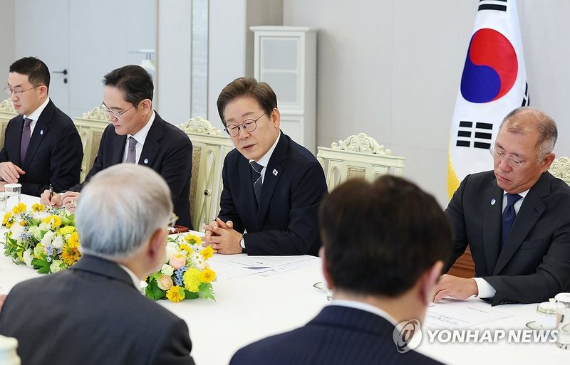 이재명 대통령, 재계총수에 규제 혁신 촉구