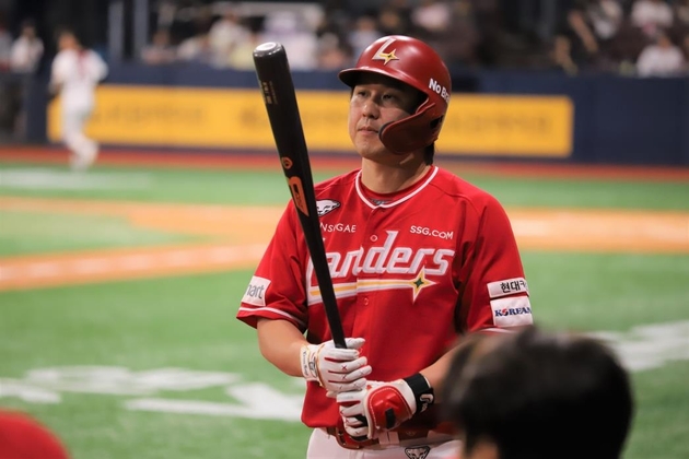 “왼쪽 눈 부상 이탈”…최정, SSG 엔트리 말소→조기 복귀 시동 / 연합뉴스