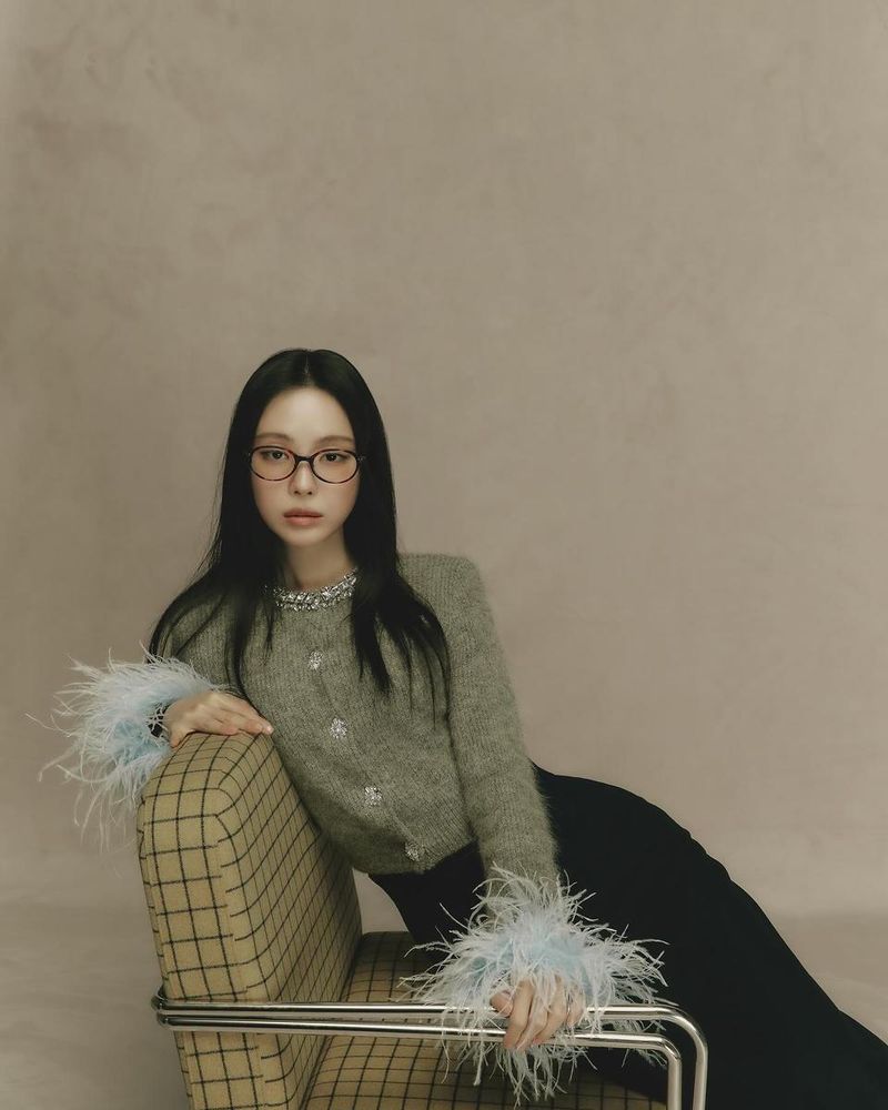 “차분한 시선 머물다”…손나은, 지적인 우아함→감성 무드 완성 / 배우 손나은 인스타그램