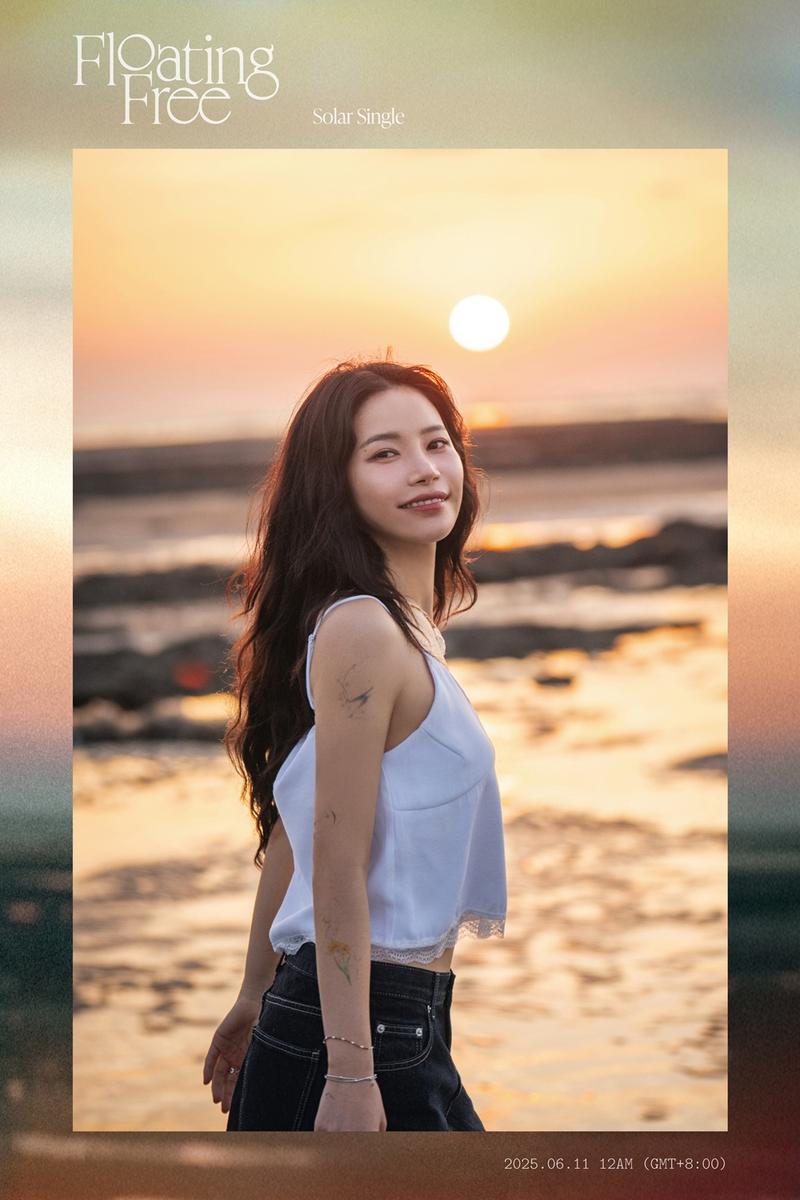 “중국어로 물든 순간”…솔라, ‘Floating Free’ 대만 1위→글로벌 존재감 증명 / 알비더블유