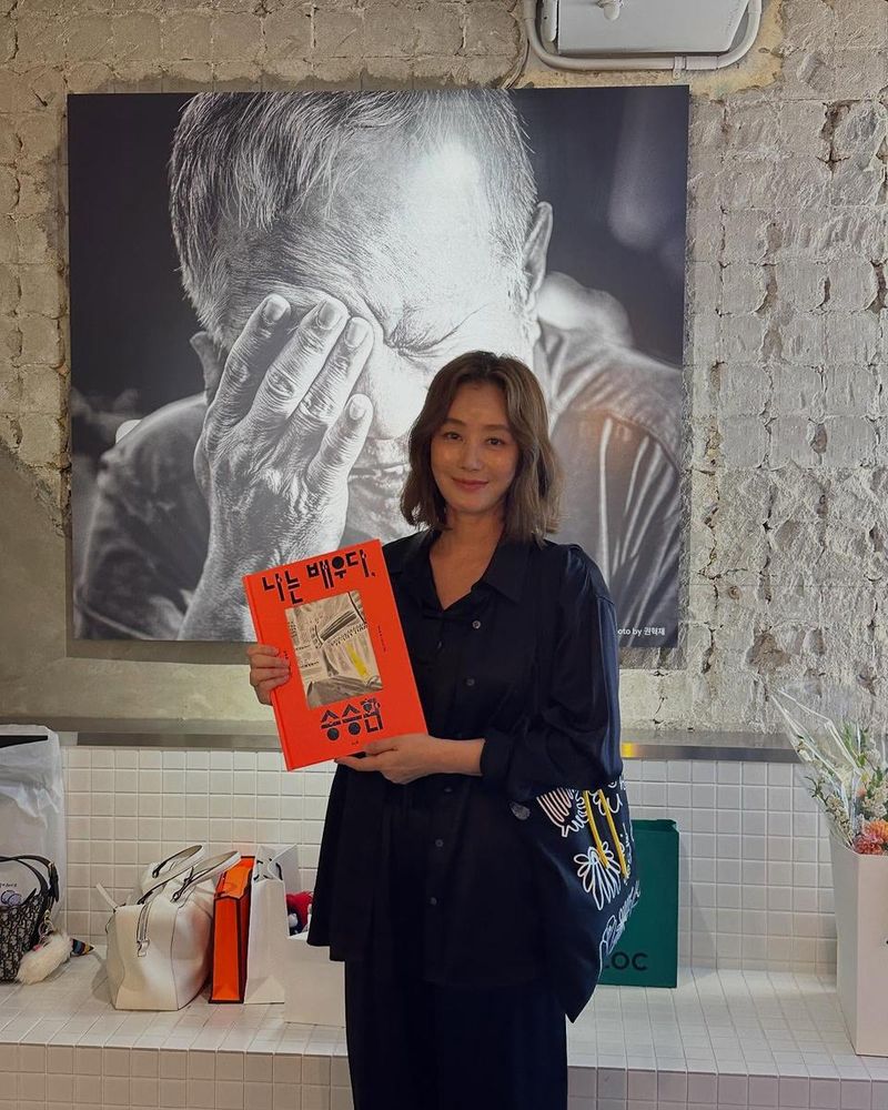 “너무 큰 업적을 이루시고”…김성령, 존경 담아 감동 전한 인증 / 배우 김성령 인스타그램